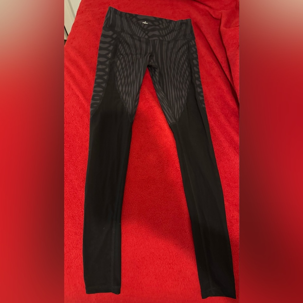 ALO Yoga Black and Gray Patterned Leggings